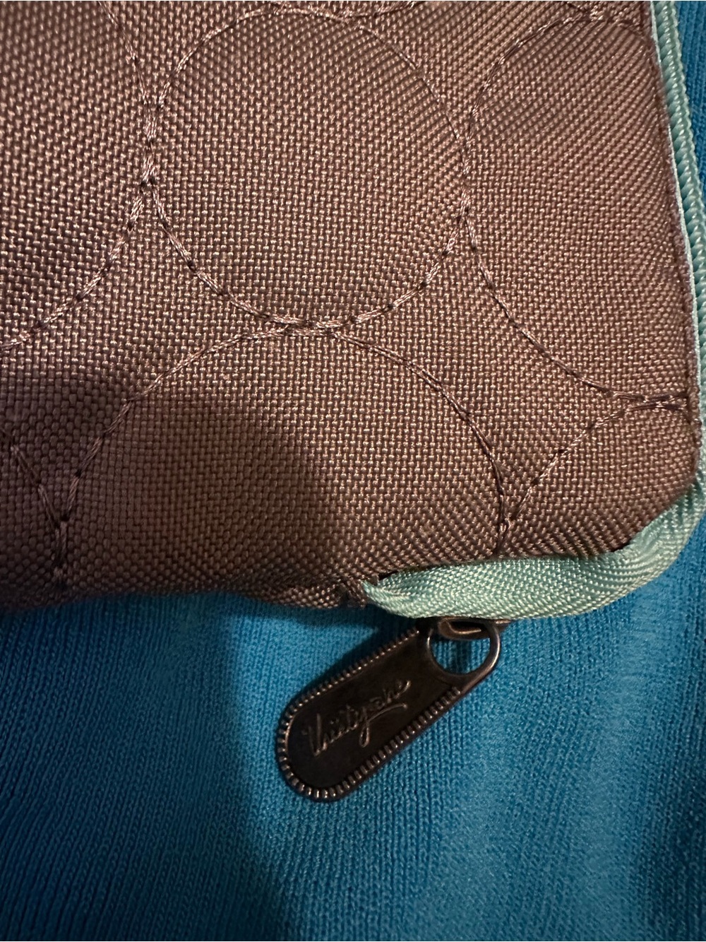 Textured Circle Quilted Wristlet - Gray - Picture 4 of 9